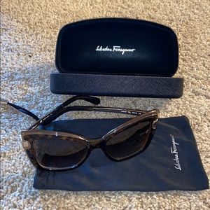 Salvatore Ferragamo sunnies 🕶☀️